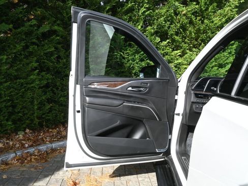 Used 2021 Cadillac Escalade Sport Platinum w/ Heavy-Duty Trailer Package image 30