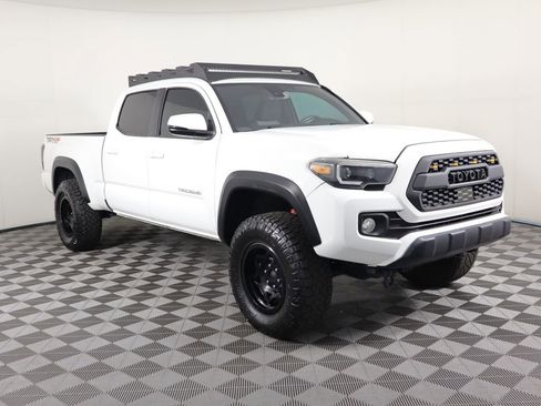 Used 2023 Toyota Tacoma TRD Sport image 3
