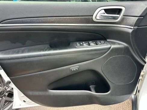 Used 2018 Jeep Grand Cherokee Limited AWD/4WD image 26