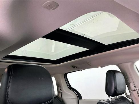 Used 2018 Chrysler Pacifica Limited image 20