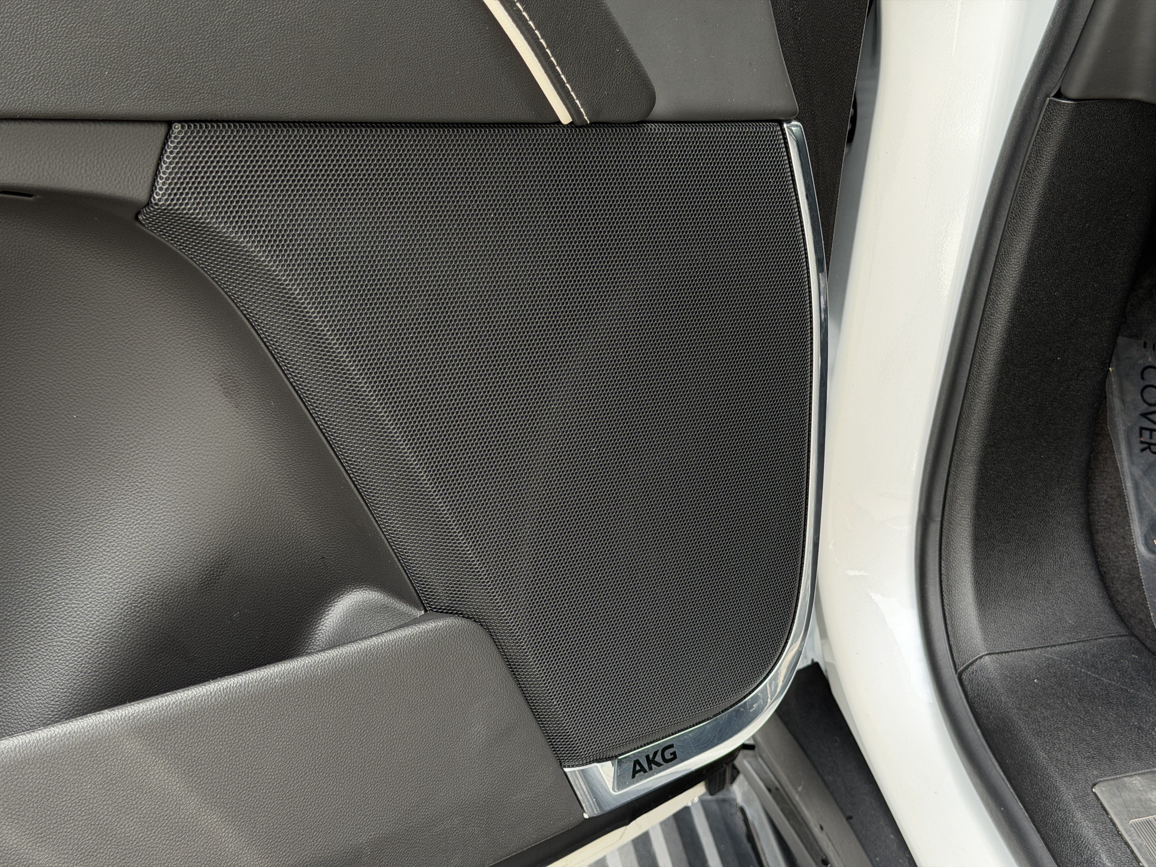 Certified 2024 Cadillac Escalade ESV Premium Luxury Platinum w/ LPO, Floor Liner Package AWD/4WD image 22