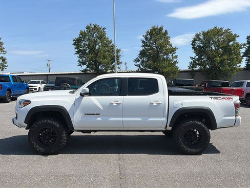 Used 2021 Toyota Tacoma TRD Off-Road w/ Technology Package AWD/4WD image 2