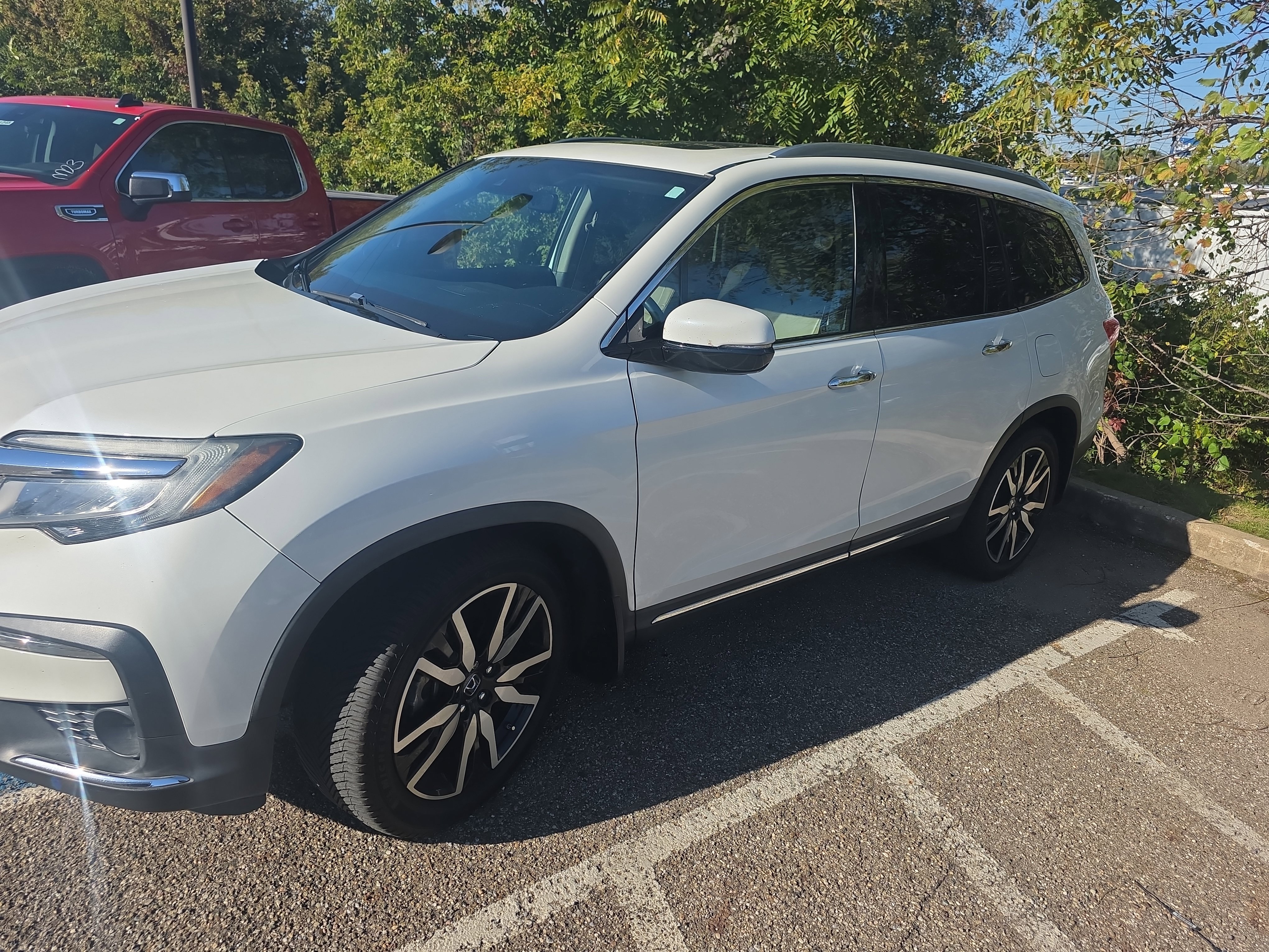 Used 2019 Honda Pilot Touring image 3