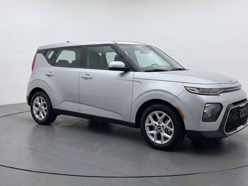 Used 2025 Kia Soul LX w/ LX Technology Package FWD image 1