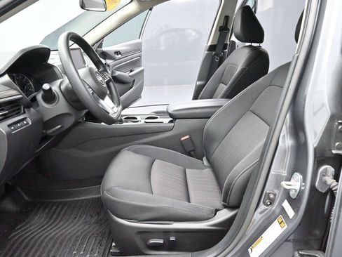 Used 2024 Nissan Altima 2.5 SV FWD image 12
