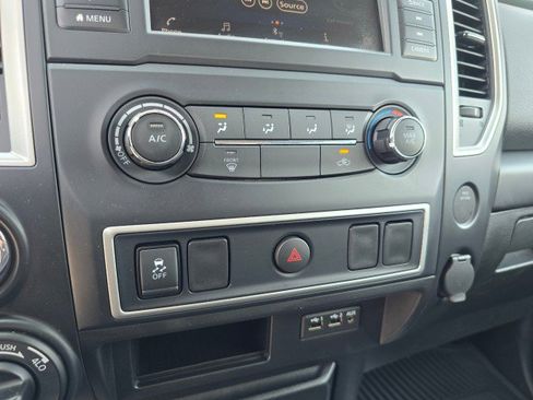 Used 2019 Nissan Titan S image 33