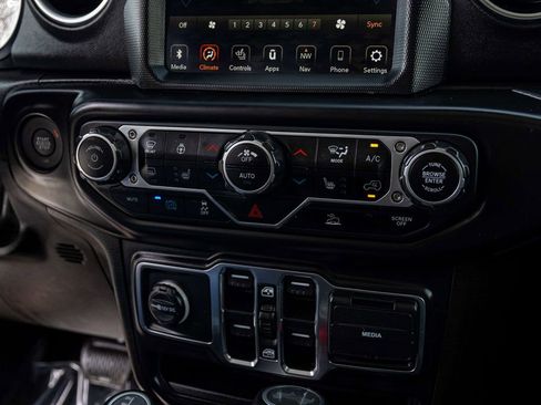 Used 2023 Jeep Wrangler Unlimited Sahara w/ Cold Weather Group AWD/4WD image 18