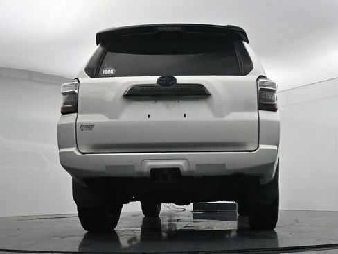 Used 2020 Toyota 4Runner Venture w/ Moonroof Package AWD/4WD image 31