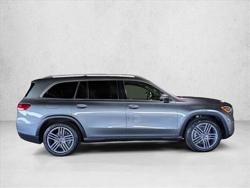 Used 2024 Mercedes-Benz GLS 450 4MATIC image 7