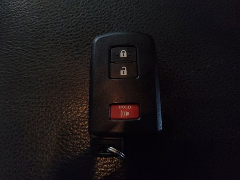 Used 2019 Toyota Highlander SE FWD image 32