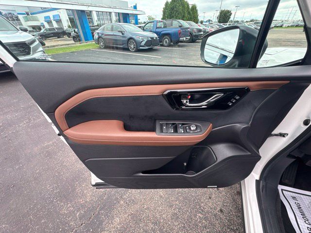 Used 2026 Subaru Forester Touring AWD/4WD image 12