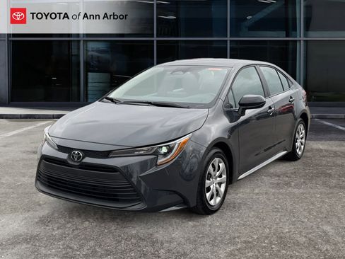 Used 2025 Toyota Corolla LE image 7