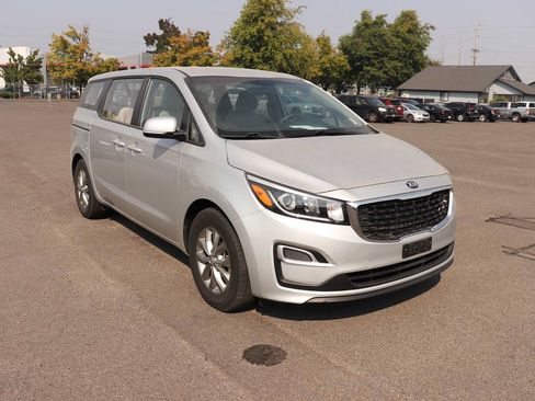 Used 2019 Kia Sedona L FWD image 3