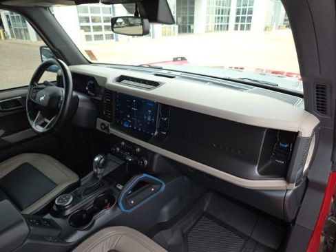 Used 2021 Ford Bronco Wildtrak image 40