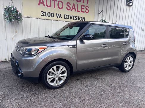 Used 2016 Kia Soul + FWD image 3