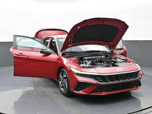 Certified 2025 Hyundai Elantra Sport image 51