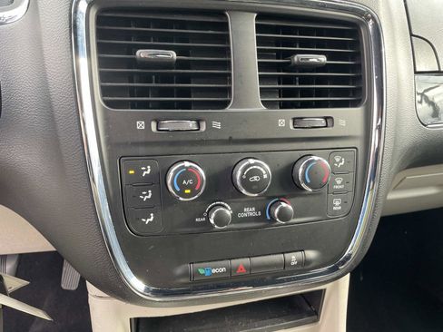 Used 2019 Dodge Grand Caravan SXT image 20