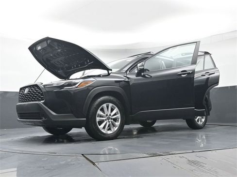 Used 2023 Toyota Corolla Cross LE image 44