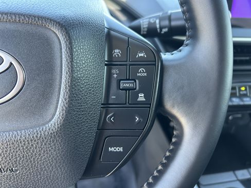 Certified 2025 Toyota Prius LE FWD image 27