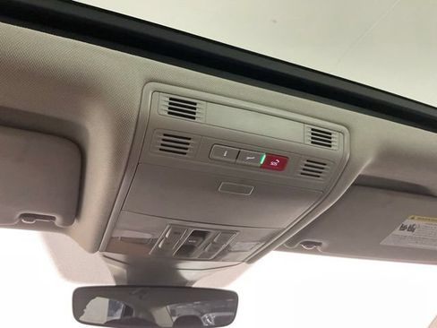 Used 2025 Volkswagen Jetta SE FWD image 24