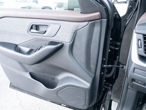 Used 2023 Nissan Rogue S image 24