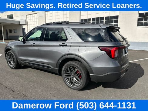 Used 2026 Ford Explorer ST-Line w/ ST-Line Street Pack AWD/4WD image 4