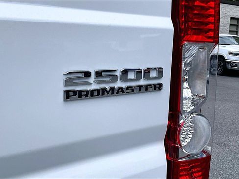 Used 2025 RAM ProMaster 2500 w/ Convenience Group FWD image 8