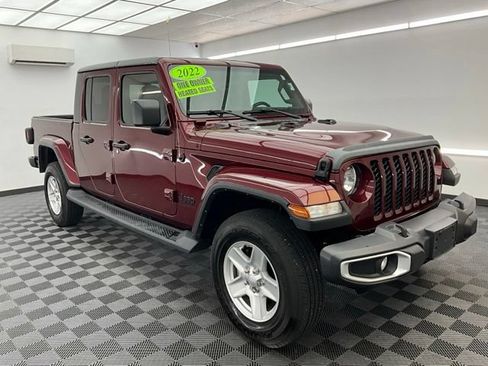 Used 2022 Jeep Gladiator Sport AWD/4WD image 3