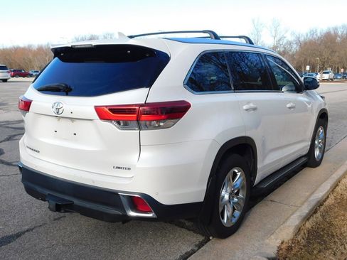 Used 2018 Toyota Highlander Limited Platinum image 4