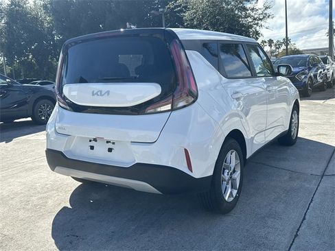 Certified 2025 Kia Soul LX w/ LX Technology Package image 6