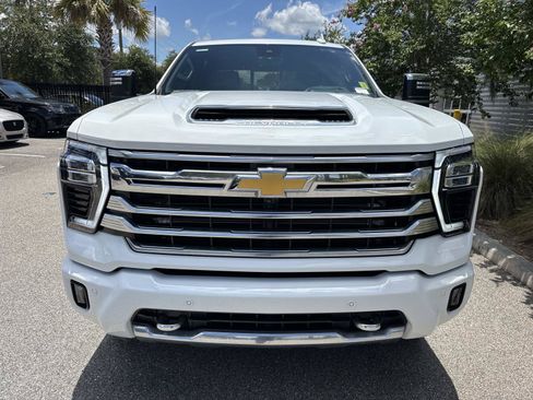 Used 2025 Chevrolet Silverado 2500 High Country w/ High Country Premium Package AWD/4WD image 8