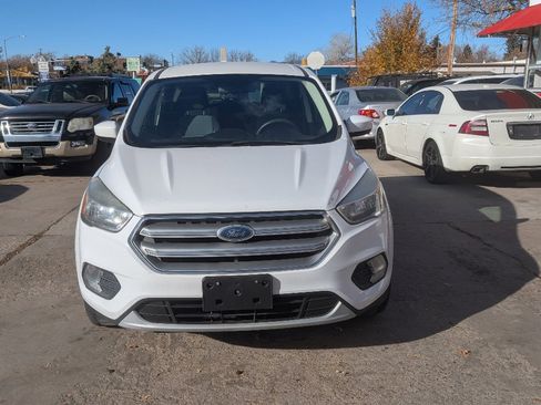 Used 2017 Ford Escape SE image 2