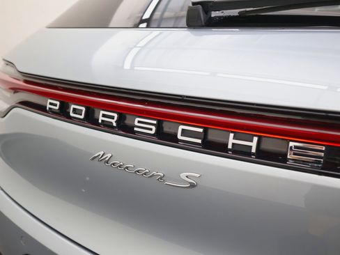 Used 2021 Porsche Macan S image 17
