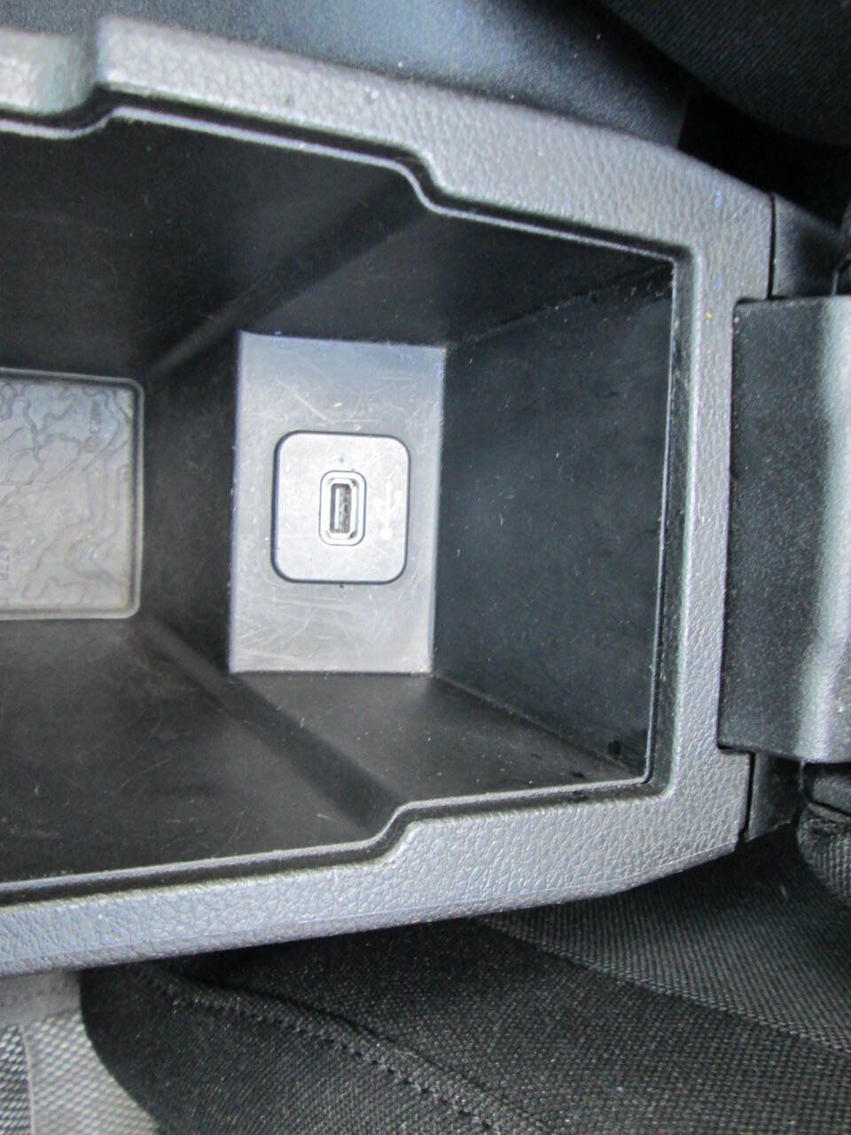 Used 2015 Jeep Renegade Latitude AWD/4WD image 23