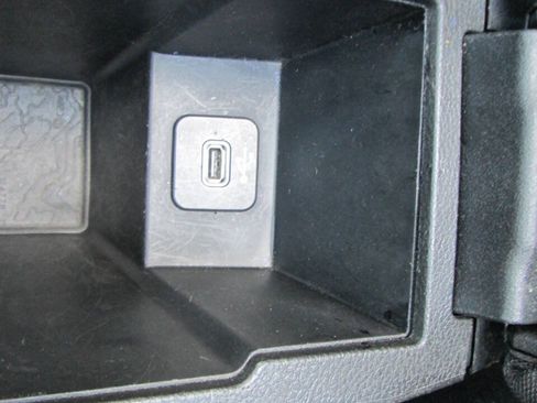 Used 2015 Jeep Renegade Latitude AWD/4WD image 23