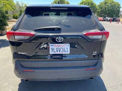 Used 2024 Toyota RAV4 LE AWD/4WD image 5
