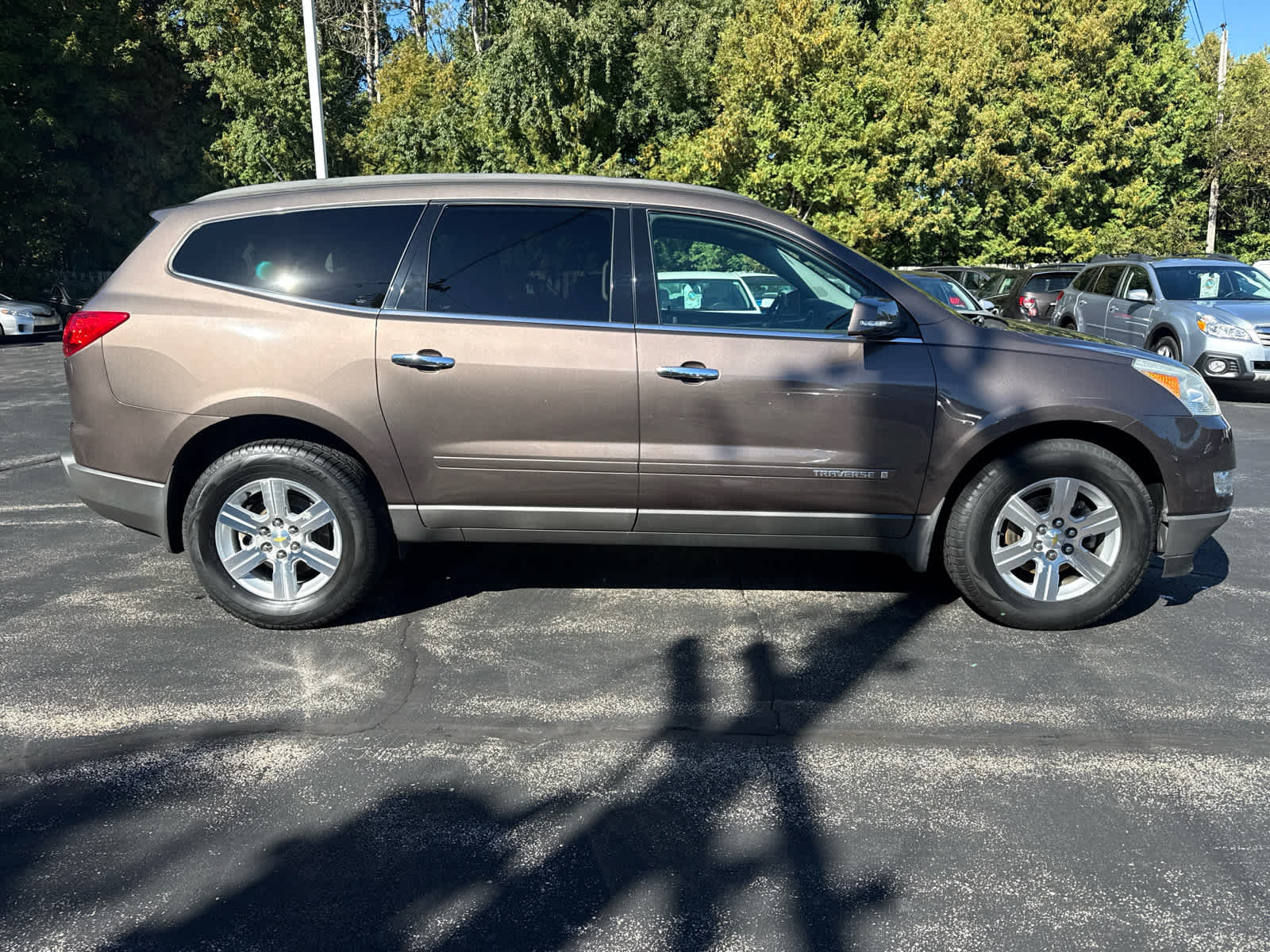 Used 2009 Chevrolet Traverse LT FWD image 2