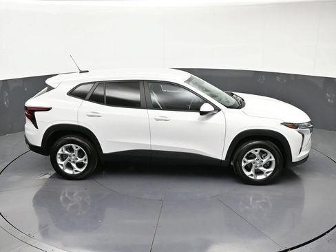 Certified 2025 Chevrolet Trax LS w/ LS Convenience Package FWD image 21