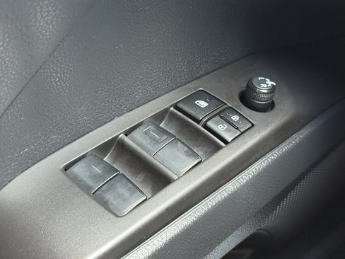 Used 2023 Toyota Camry SE FWD image 27