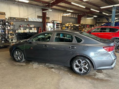 Used 2020 Kia Forte LXS FWD image 8
