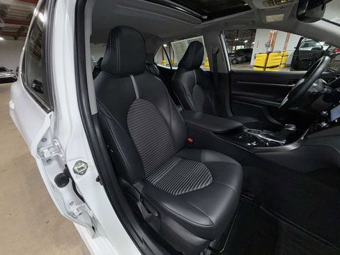 Used 2020 Toyota Camry SE w/ Sunroof Package FWD image 16