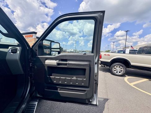Used 2014 Ford F250 Lariat w/ Lariat Interior Package AWD/4WD image 28