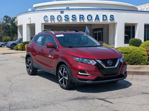 Used 2021 Nissan Rogue Sport SL FWD image 1
