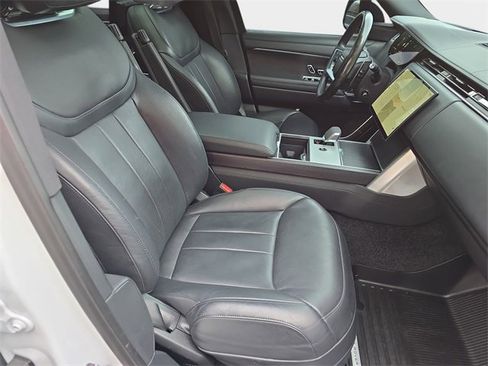 Used 2024 Land Rover Range Rover Long Wheelbase Autobiography image 10