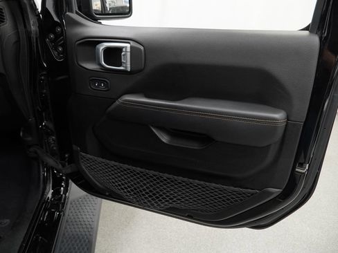 Used 2022 Jeep Wrangler Unlimited Sahara AWD/4WD image 45