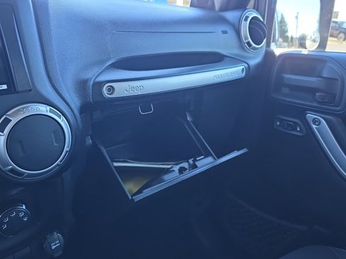 Used 2013 Jeep Wrangler Unlimited Sahara w/ Connectivity Group image 28