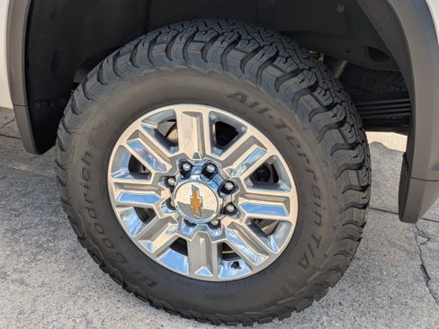 Used 2024 Chevrolet Silverado 2500 High Country w/ High Country Premium Package AWD/4WD image 9