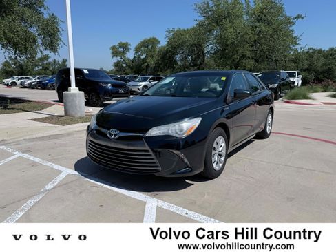 Used 2016 Toyota Camry LE FWD image 1