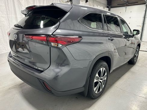 Used 2025 Toyota Highlander XLE image 7