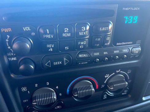 Used 2002 Chevrolet Silverado 2500 LS w/ Electrical Convenience Pkg AWD/4WD image 19